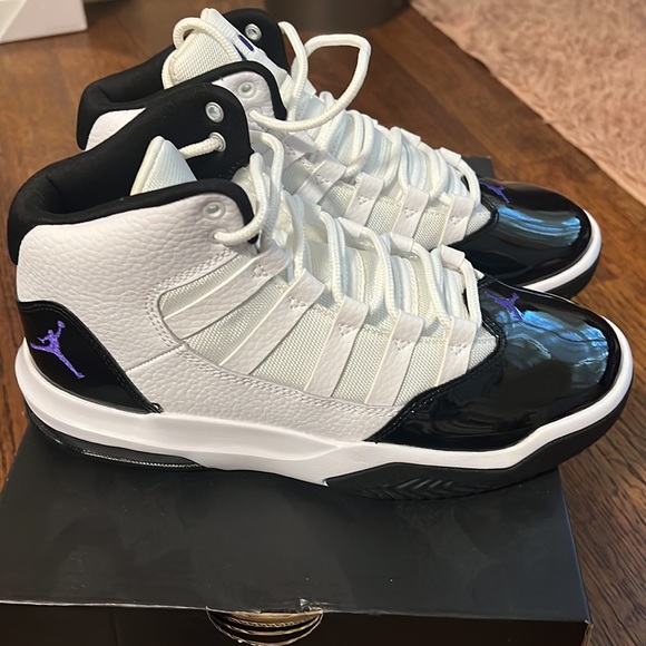 Jordan’s - Picture 2 of 5